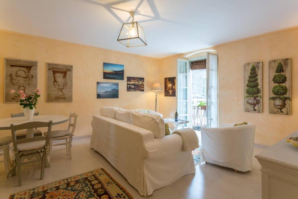 Elegante In Centro Apartment