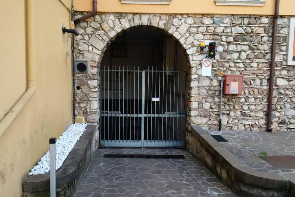 Elegante In Centro Torri Del Benaco